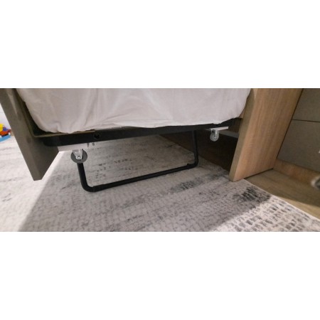 Mobilă pentru cameră copii în stil modern, cu design ergonomic, culori plăcute și spații de depozitare funcționale, realizată din materiale sigure și durabile